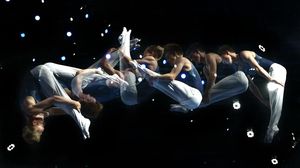 Keren... Begini Aksi Akrobatik Pesenam Trampolin