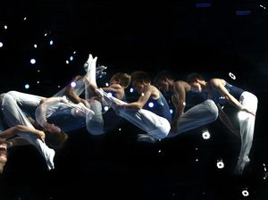 Keren... Begini Aksi Akrobatik Pesenam Trampolin