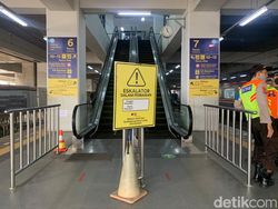 Dua Eskalator Stasiun Manggarai Ini Mati Lagi!