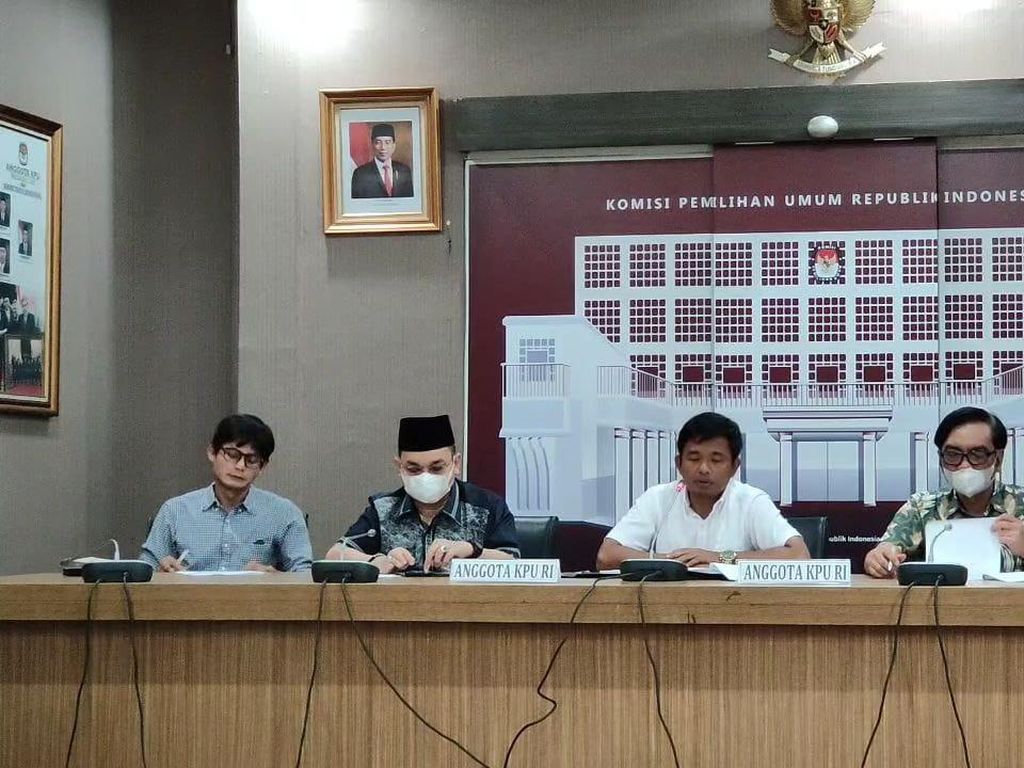 KPU Resmi Luncurkan Sipol untuk Pendaftaran hingga Verifikasi Parpol KPU Resmi Luncurkan Sipol untuk Pendaftaran hingga Verifikasi Parpol