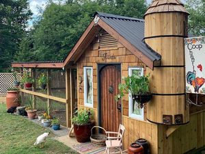 Lebih Mewah dari Rumah Manusia, 10 Kandang Ayam Ini Bikin Iri