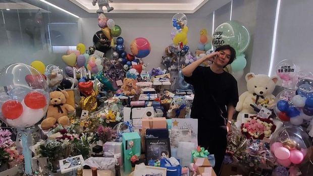 Lee Min Ho merayakan ulang tahun yang ke-35