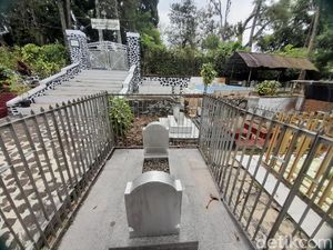 Ziarah ke Makam Ibunda Bung Hatta di Gunung Puyuh Sumedang Ziarah ke Makam Ibunda Bung Hatta di Gunung Puyuh Sumedang