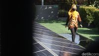 Memanen Energi Listrik dari Atap Kantor
