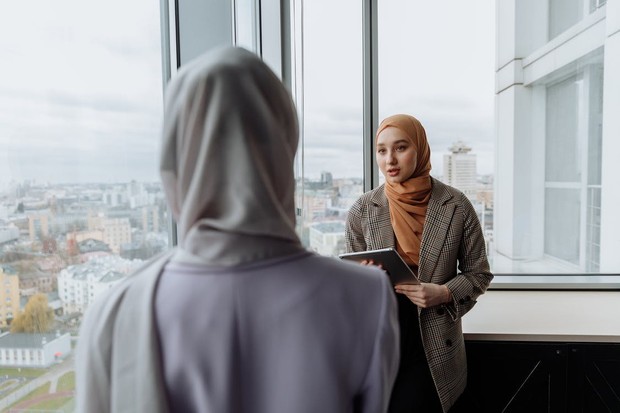 Pastikan Status Kamu Sebagai Karyawan/pexels.com/Thirdman