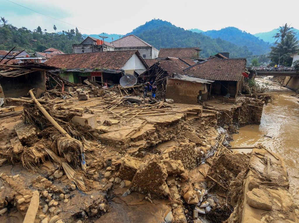 Foto Banjir Bandang di Leuwiliang Bogor, 2.407 Jiwa Kena Dampaknya