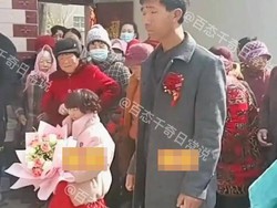 Viral Pernikahan Wanita Berpenampilan Bak Anak SD, Suami Dikira Ayahnya