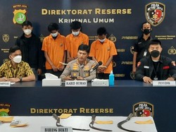 Sadis! 3 Begal Motor Bacok dan Siram Air Keras ke Pemuda di Jaktim