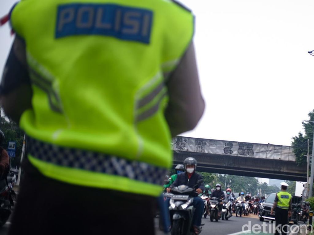 Tilang Manual Dihapus, Masyarakat Bukannya Patuh Malah Copot Pelat Nomor! Tilang Manual Dihapus, Masyarakat Bukannya Patuh Malah Copot Pelat Nomor!