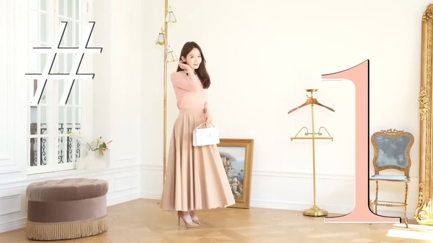 Potret outfit tamu pernikahan ala Kang Min Kyung/ Foto: youtube.com/iammingki Potret outfit tamu pernikahan ala Kang Min Kyung