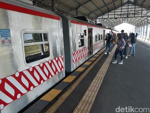 KCI Minta Maaf Usai Viral Petugas Larang Difabel Naik KRL di Solo KCI Minta Maaf Usai Viral Petugas Larang Difabel Naik KRL di Solo