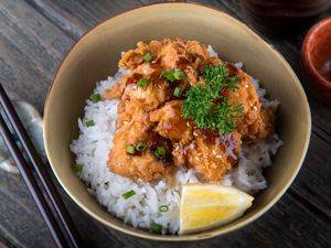 Resep Donburi Ayam Krispi Buat Makan Siang Praktis Resep Donburi Ayam Krispi Buat Makan Siang Praktis