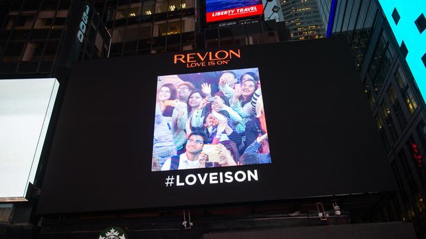 Brand kosmetik Revlon