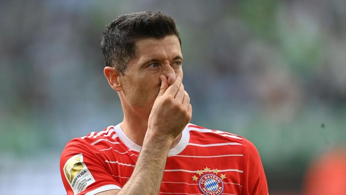 Robert Lewandowski WOLFSBURG, GERMANY - MAY 14: Robert Lewandowski of Bayern Munich in action during the Bundesliga match between VfL Wolfsburg and FC Bayern MΓΌnchen at Volkswagen Arena on May 14, 2022 in Wolfsburg, Germany. (Photo by Stuart Franklin/Getty Images)