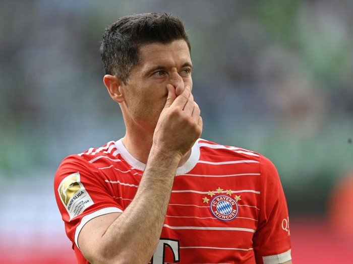 WOLFSBURG, GERMANY - MAY 14: Robert Lewandowski  of Bayern Munich in action during the Bundesliga match between VfL Wolfsburg and FC Bayern München at Volkswagen Arena on May 14, 2022 in Wolfsburg, Germany. (Photo by Stuart Franklin/Getty Images)
