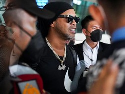 Ronaldinho Tiba di Indonesia, Dijemput Raffi Ahmad