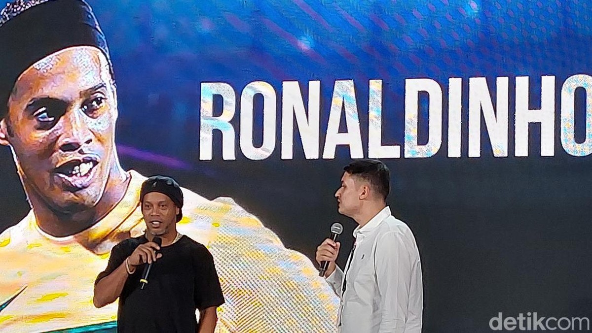 Ronaldinho tiba di Indonesia. (Foto: Randy Prasatya/detikcom)