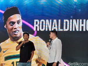 Tragedi GBLA Bikin Ronaldinho Gagal Main di Bandung