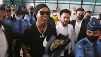 Tak hanya ikut bermain bersama RANS Nusantara FC, Ronaldinho juga akan memberikan coaching clinic dan meet and greet dengan para fans.