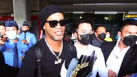 Legenda sepakbola Brasil dan Barcelona itu tiba di Bandara Soekarno-Hatta, Cengkarang, Jumat (24/6/2022) sore WIB.