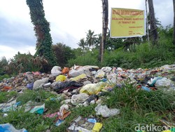 Jorok! Sampah Menumpuk di Kawasan Wisata Benteng Somba Opu