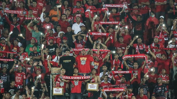 Ilustrasi suporter Bali United - Sebanyak 13.000 kursi di stadion telah disiapkan untuk penonton yang akan menyaksikan laga fase grup AFC Cup 2022 antara Bali United melawan Kedah FC.