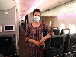 Gemas, Saat Pramugari Mini Bikin Senyum-senyum Pramugari Sepesawat