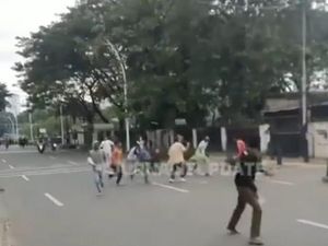 Demo Tuntut Suharso Monoarfa Mundur di Kantor PPP Jakpus Ricuh!