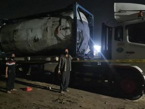 2 Orang di Mojokerto Tewas Saat Bersihkan Truk Tangki Limbah 2 Orang di Mojokerto Tewas Saat Bersihkan Truk Tangki Limbah
