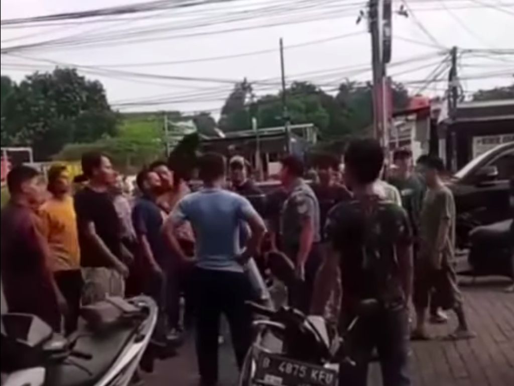 Penjelasan TNI soal Prajurit Dikeroyok Ormas di Depan Minimarket Bekasi