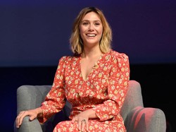 Adegan Ciuman Elizabeth Olsen dan Paul Bettany Bikin Ribut