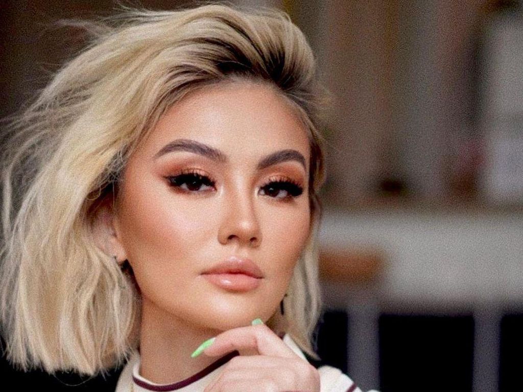 Potret Agnez Mo dengan Tato Baru di Pundak-Leher Potret Agnez Mo dengan Tato Baru di Pundak-Leher