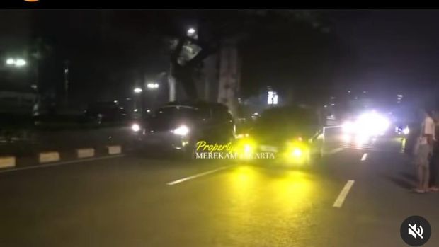 Balap liar mobil di kawasan Senayan (Foto: tangkapan layar video)