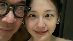 Kemesraan Barbie Hsu dan DJ Koo di Foto Pernikahan