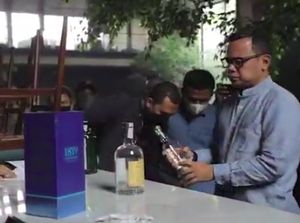 Disidak Bima Arya, Kafe Elvis Sembunyikan Minuman Alkohol di Gudang! Disidak Bima Arya, Kafe Elvis Sembunyikan Minuman Alkohol di Gudang!