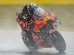 Diwarnai Crash 3 Rider, Binder Menangi Sprint Race MotoGP Spanyol 2023