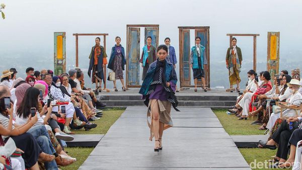 Fashion Show Tunggal Bertema Lurik Karya Phillip Iswardono