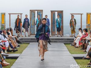 Fashion Show Tunggal Bertema Lurik Karya Phillip Iswardono