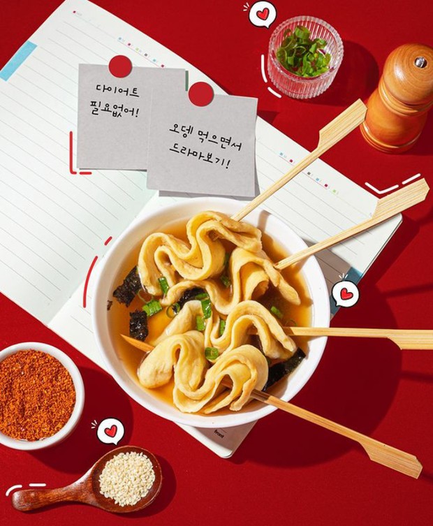 Fish cake atau odeng/Foto: instagram.com/koreakeun Fish cake biasa disajikan dengan kuah bening, tetapi juga bisa disajikan bersama tteokbokki.