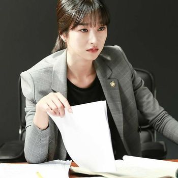 Ha Jae Yi di Lawless Lawyer / Foto : instagram.com/seoyeji.gallery/