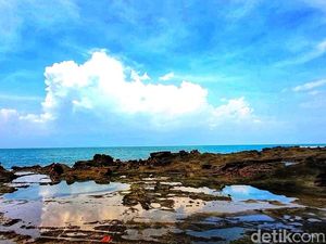 Ada Keindahan Karang Hawu di Atas Karamat Gunung Winarum