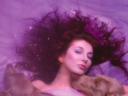 Kate Bush Takjub Lagu Lawasnya Kembali Tenar