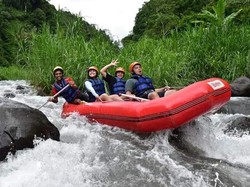 Memacu Adrenalin di BMW Rafting Rendang Karangasem