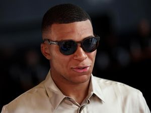 Mbappe Bertahan di PSG demi Juara Liga Champions! Mbappe Bertahan di PSG demi Juara Liga Champions!