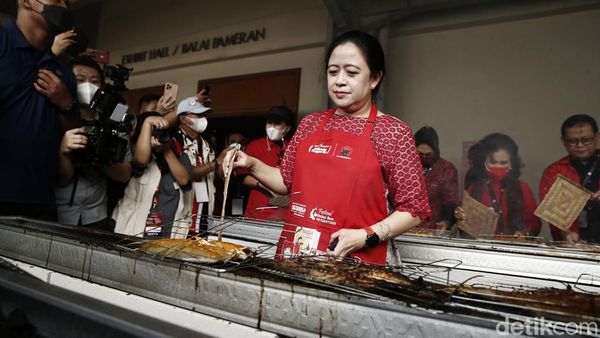 Momen Puan Bakar Ikan untuk Peringati Bulan Bung Karno
