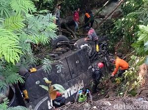 Satu Lagi Korban Tewas Bus Masuk Jurang di Tasikmalaya Ditemukan Satu Lagi Korban Tewas Bus Masuk Jurang di Tasikmalaya Ditemukan