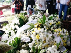 Top 5: Rima Melati Meninggal Dunia hingga Dewi Perssik Digugat Cerai