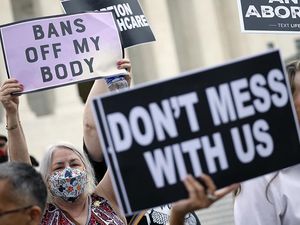 Viral Gerakan Sex Strike di AS, Wanita Ancam Mogok Seks Usai Aborsi Dilarang Viral Gerakan Sex Strike di AS, Wanita Ancam Mogok Seks Usai Aborsi Dilarang