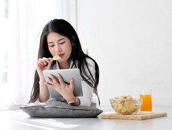 Mood Suka Naik Turun? Stok 5 Camilan Ini buat Bikin Happy!