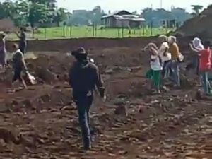 Penyebar Video Petani Meninggal Saat Ribut soal Lahan Dipolisikan Penyebar Video Petani Meninggal Saat Ribut soal Lahan Dipolisikan